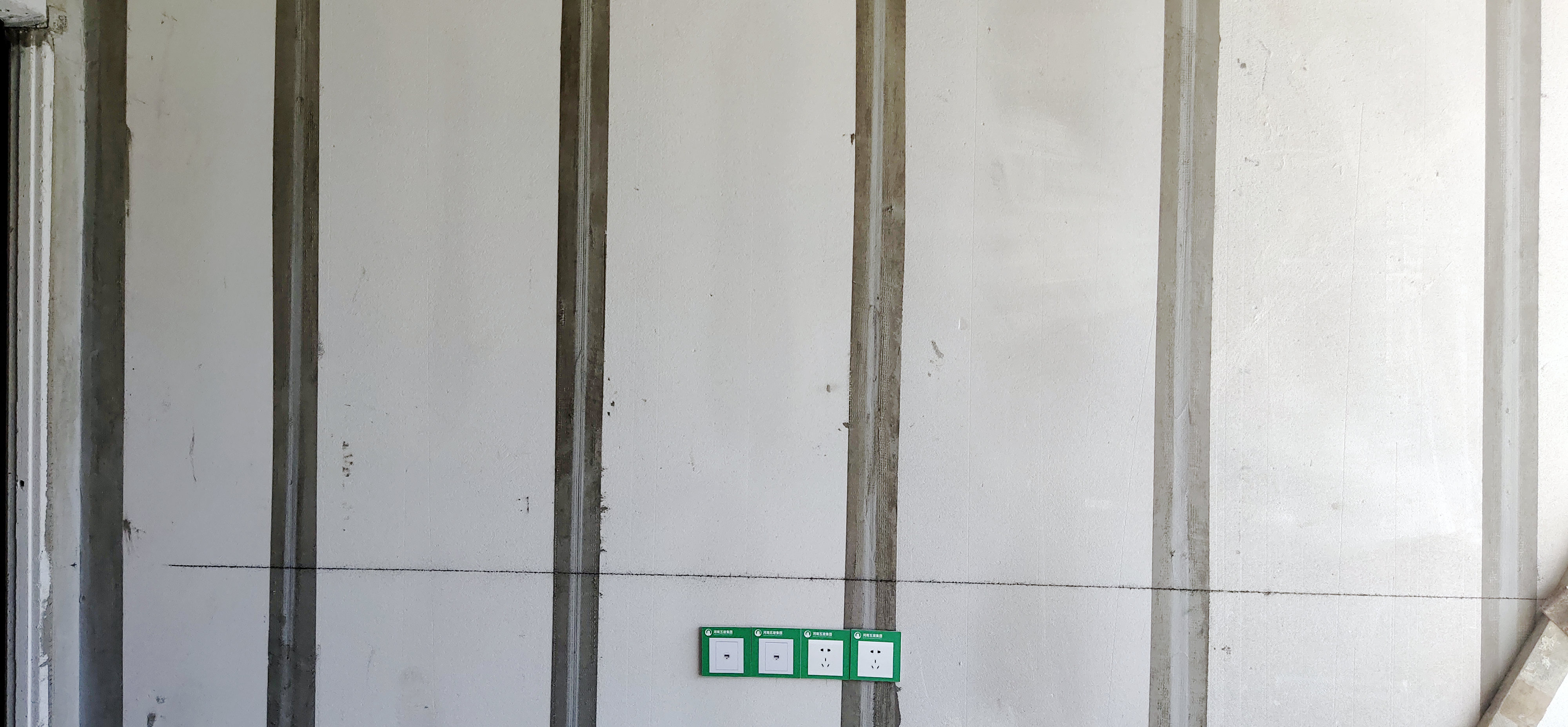 ACC蒸壓輕質加氣混凝土板200寬網(wǎng)格布效果